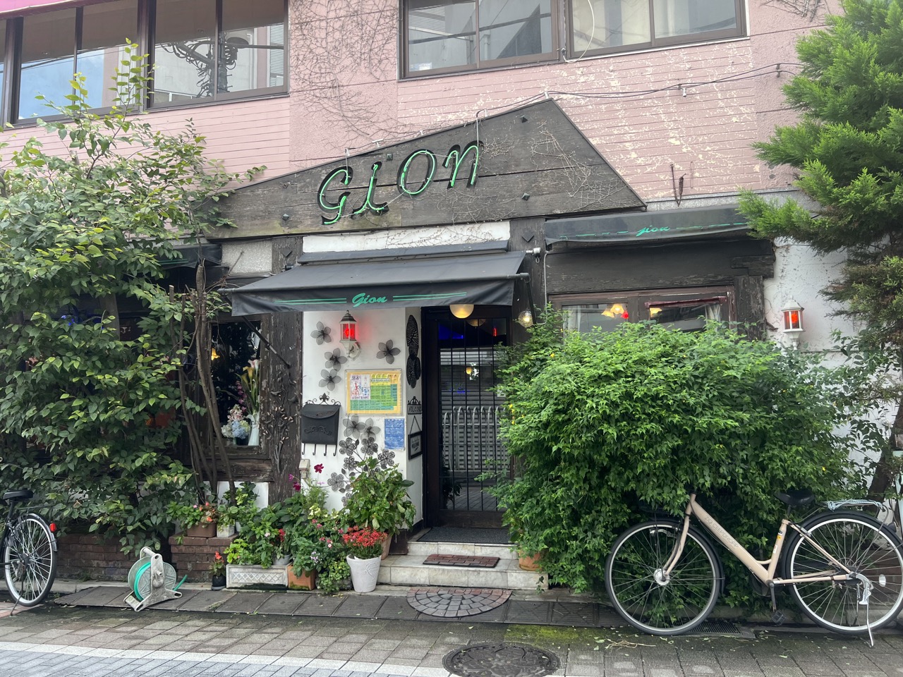東京丨阿佐谷站丨gion丨復古霓虹燈飾喫茶店丨冰淇淋蘇打汽水