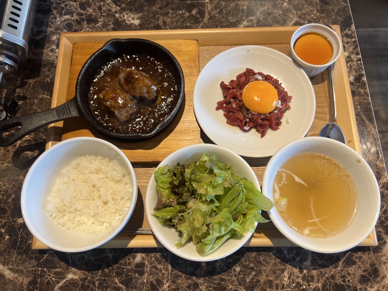 東京丨秋葉原丨USHIHACHI丨韓式生拌牛肉黑毛和牛漢堡排雙拼套餐丨優質黑毛和牛燒肉店
